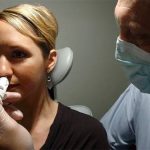 Стоматологи смогут обезболивать без игл