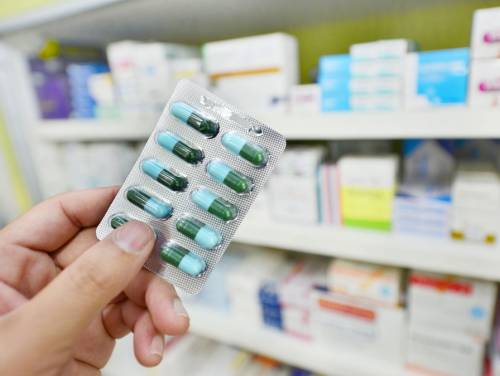 Минздрав просит прекратить разработку документа о продаже лекарств в торговых сетях