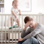 Материнская депрессия: детям помогут отцы